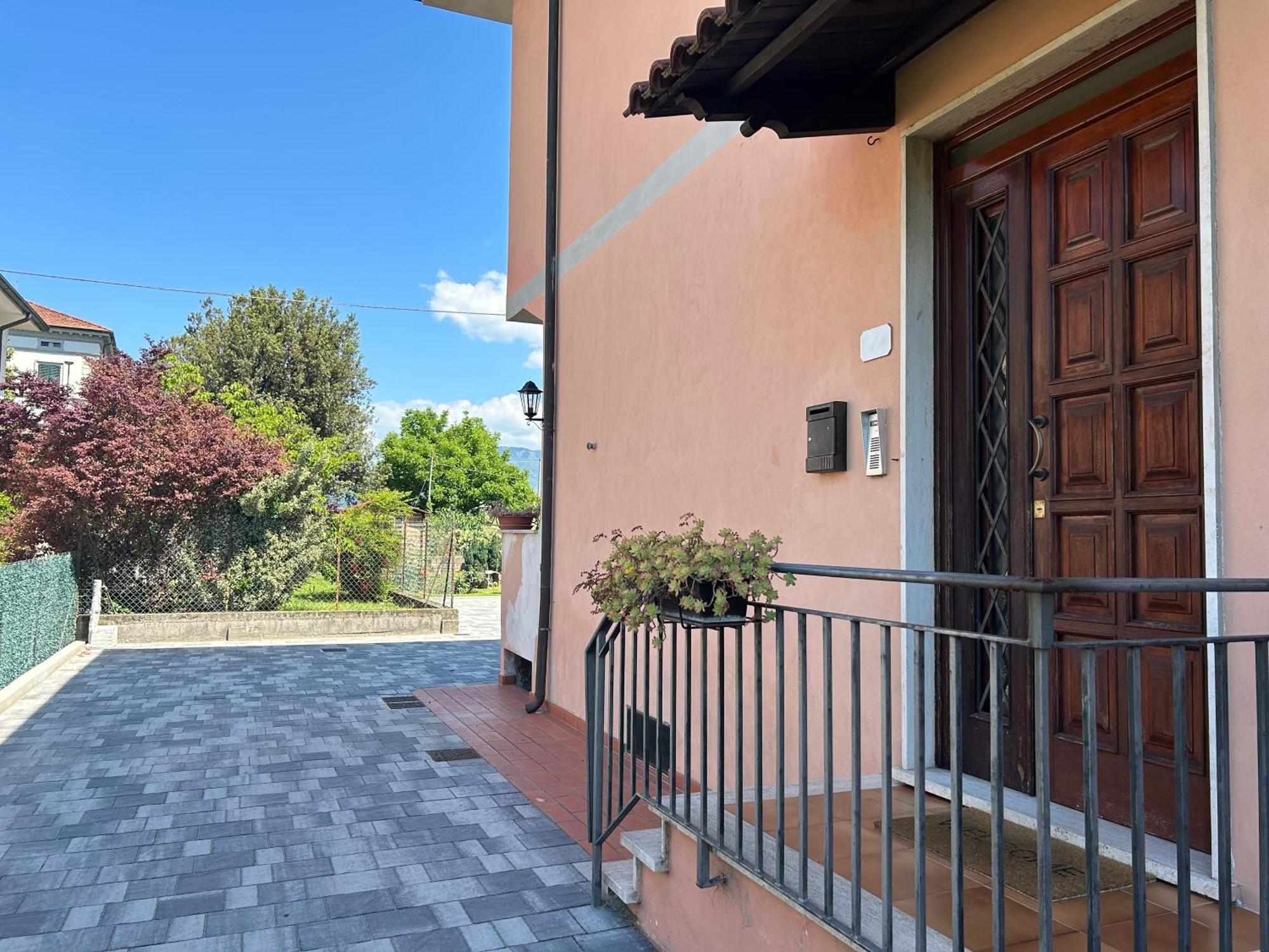 Apartamento Albi'S House,Terrazza ,Wi-Fi, Parcheggio, Ac Lucca Exterior foto