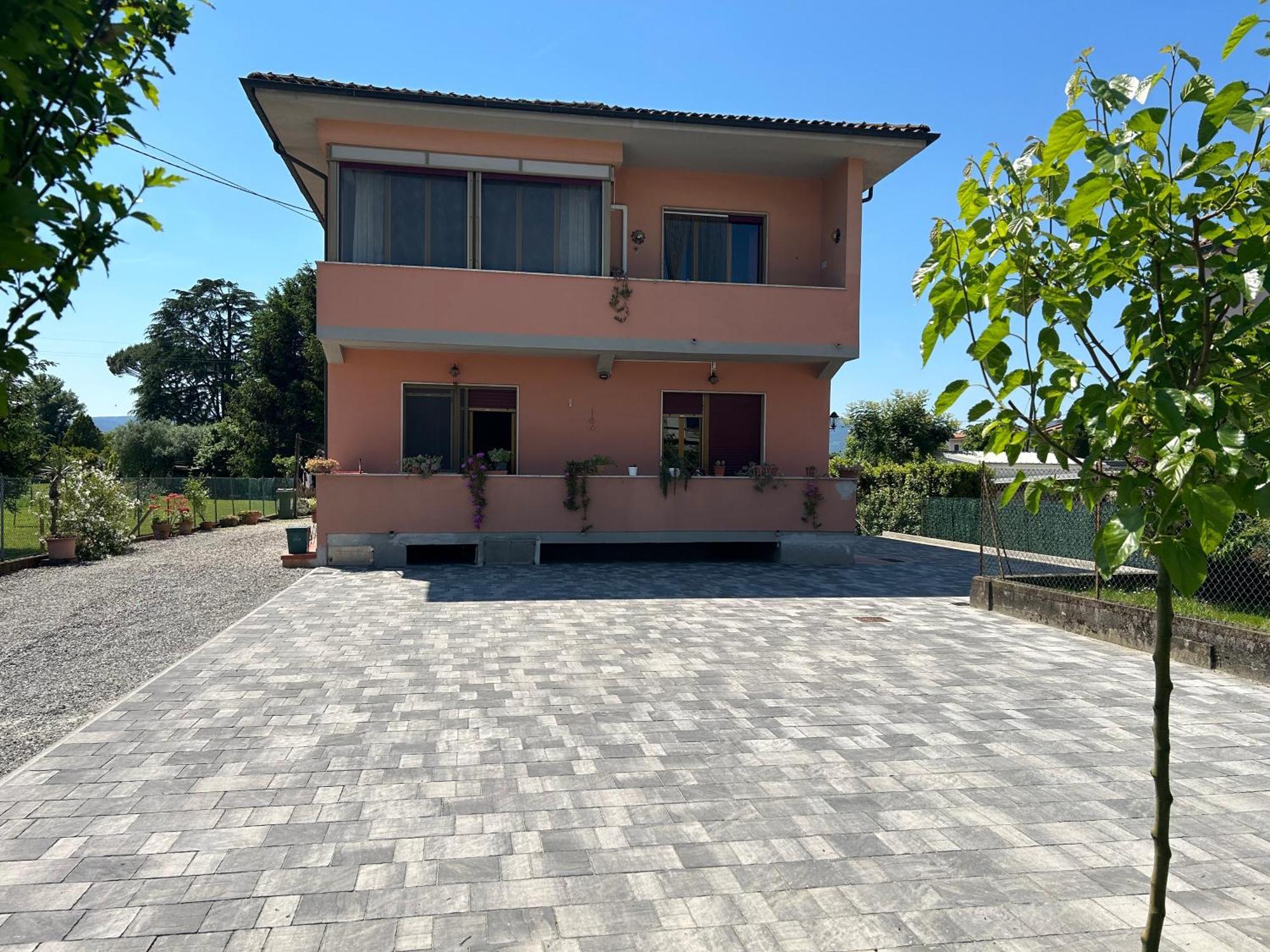 Apartamento Albi'S House,Terrazza ,Wi-Fi, Parcheggio, Ac Lucca Exterior foto